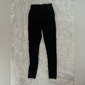 Black leggings with pockets/scrunch back
